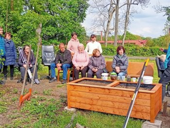 Den Země a první přednáška v komunitní zahradě obr. 62